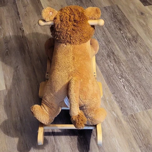 ADORABLE! Plush Lion Wood Rocking Horse With Sounds🦁🐎 - Picture 3 of 6